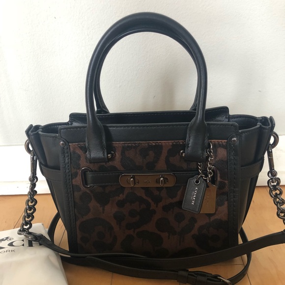 Coach Handbags - Coach Swagger 21